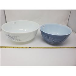2 Pyrex bowls
