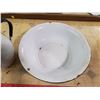 Image 3 : enamel pitcher & basin