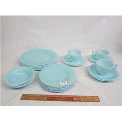 Lot of 21 pieces of colored PYREX dishes no damage