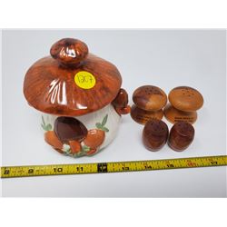 Vintage mushroom sugar bowl & wooden Salt&Pepper shakers