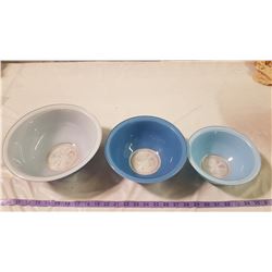 Lot 3 Pyrex Bowls