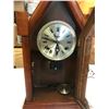 Image 2 : Mantel clock veritas c/w key + pendulum