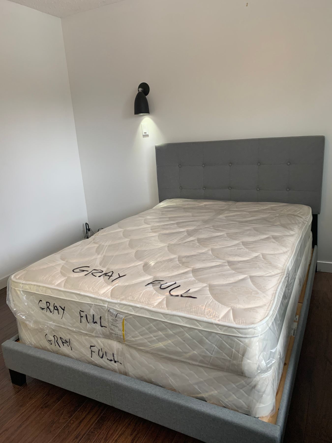 Double Bed w Headboard Boxspring & Mattress