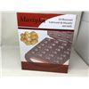 Image 2 : Mariyka 24pc Walnut Cookie Maker-Red
