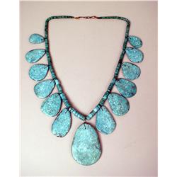 AN OLD AND RARE NATIVE AMERICAN TURQUOISE NECKLACE