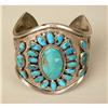 Image 2 : AN OLD HEAVY NAVAJO HAND WROUGHT SILVER AND TURQUOISE CUFF BRACELET