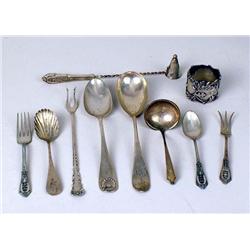 A GROUP OF WALLACE "ROSE POINT" PATTERN STERLING SILVER FLATWARE ITEMS