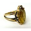Image 2 : A 14K YELLOW GOLD AND YELLOW OVAL FACETED HARDSTONE RING