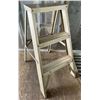 Image 1 : ALUM STEP LADDER - APPROX 2 FT
