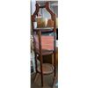 Image 2 : Wooden cake rack