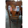 Image 2 : Vintage wooden chair