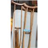 Image 2 : Wooden crutches