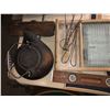 Image 4 : Vintage washboard, vintage level and assorted items