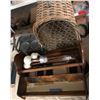Image 2 : Table lot of misc and wicker animal cage