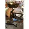 Image 4 : 2 Antique scales