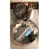 Image 2 : 4 antique copper pots and 1 large cast teapots and spool holder