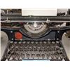Image 2 : Antique underwood typewriter