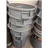 Image 2 : 13 RubberMaid garbage cans