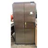 Image 1 : Mastercraft metal cabinet with a key (approx. 6 ft)