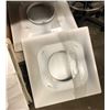 Image 1 : A pallet of air vents