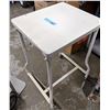 Image 2 : 2 metal rolling tables, floor lamps and multiple set of tarps