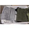 Image 5 : 2 boxes of scarves
