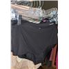 Image 18 : Full rack including lingerie tank tops t-shirts short sleeve and long sleeve T-shirts comes with rac