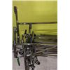 Image 2 : 10 complete set of clothing racks on wheels