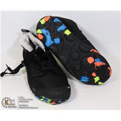 "FASHION" LINED SHOES SIZE 35