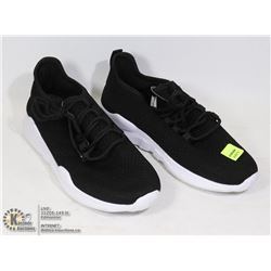 BLACK/ WHITE RUNNING SHOES SIZE 38