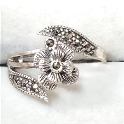 SILVER ONYX FLOWER SHAPED  RING (~SIZE 6)