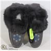 Image 1 : PAIR OF LADIES MOCCASINS SIZE 10