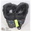Image 1 : PAIR OF LADIES MOCCASINS SIZE 6