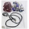 Image 1 : GROUP LOT OF WOMENS NECKLACES DRESS/COSTUME