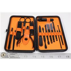 MANICURE SET IN CASE