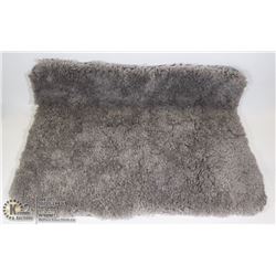GREY BATHMAT
