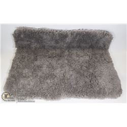 GREY BATHMAT