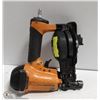 Image 1 : BOSTITCH COIL ROOFING NAILER