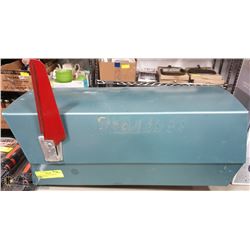 LARGE RURAL STYLE METAL MAILBOX WITH