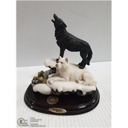 CANADIAN WILDERNESS COLLECTION- WOLVES STATUE