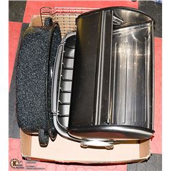 BOX W/2 LARGE POT ROASTS & STAINLESS