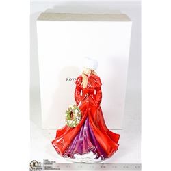 ROYAL DOULTON FIGURINE "HOLIDAY GREETINGS"