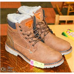 PAIR OF QUATCHI SIZE 9.5 (43) MENS WINTERIZED