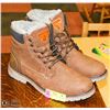 Image 1 : PAIR OF QUATCHI SIZE 9.5 (43) MENS WINTERIZED