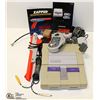 Image 1 : SUPER NINTENDO CONSOLE WITH GUN & 3 CONTROLERS