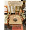 Image 1 : ANTIQUE COMMODE ORNATE CARVED CHAIR
