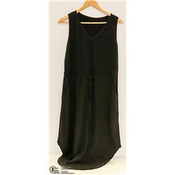 LIGHT WEIGHT BLACK WOMENS DRESS WITH POCKETS SIZE