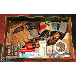 FLAT WITH VINTAGE AND COLLECTABLE ITEMS