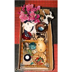 BOX W/HOUSEHOLD ITEMS INCL. LARGE