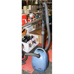 BOSCH 1300 WATT VACUUM CLEANER